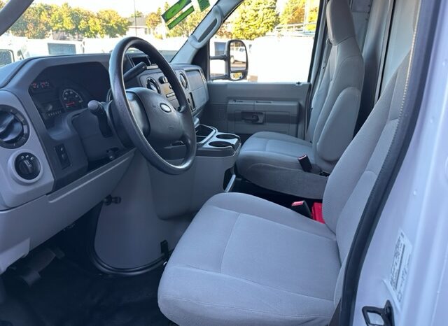 
								2016 Ford E350 Cutaway Van **14ft BOX** full									