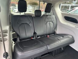 
										2022 Chrysler Pacifica Touring L Minivan full									