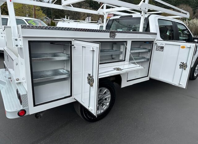 
								2022 Ford F350 Crew Cab 4×4 **8ft UTILITY BED** full									