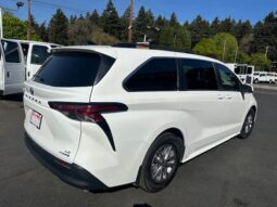 
										2022 Toyota Sienna LE Minivan full									