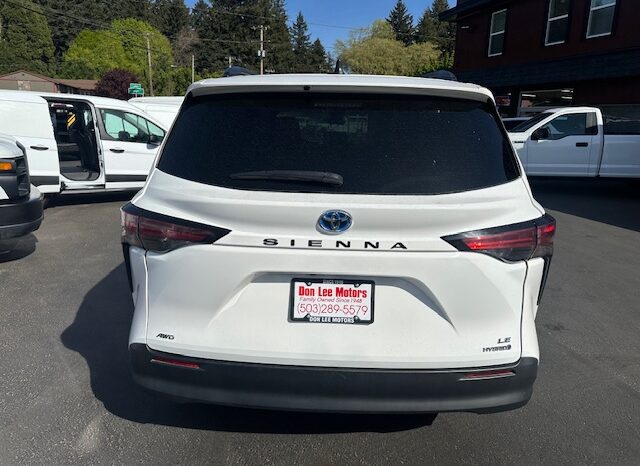 
								2022 Toyota Sienna LE Minivan full									