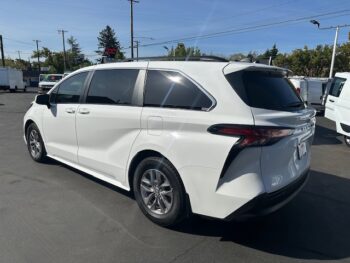 2022 Toyota Sienna LE Minivan