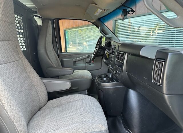 
								2017 Chevrolet Express 2500 Cargo Van full									