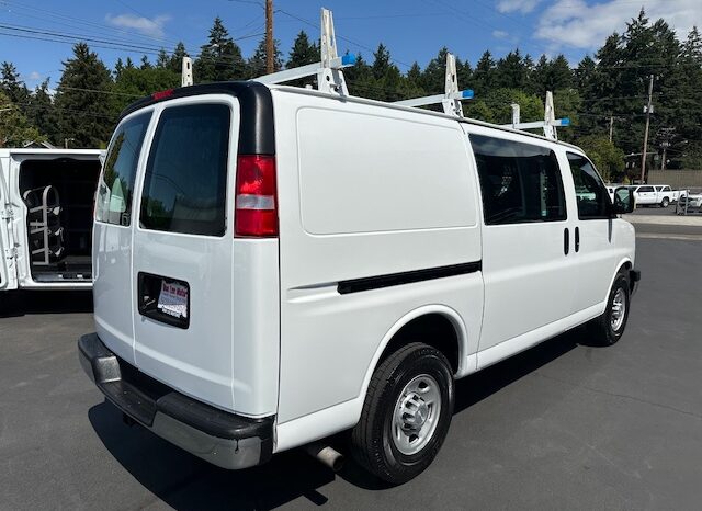 
								2017 Chevrolet Express 2500 Cargo Van full									