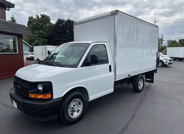 
								2017 Chevrolet Express Cutaway Van **12ft BOX with LIFTGATE** full									