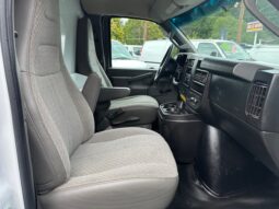 
										2017 Chevrolet Express Cutaway Van **12ft BOX with LIFTGATE** full									