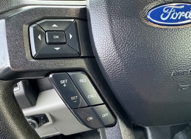 
								2021 Ford F250 Crew Cab 4×4 Pickup full									