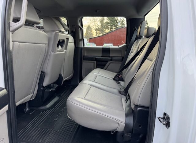 
								2021 Ford F250 Crew Cab 4×4 Pickup full									