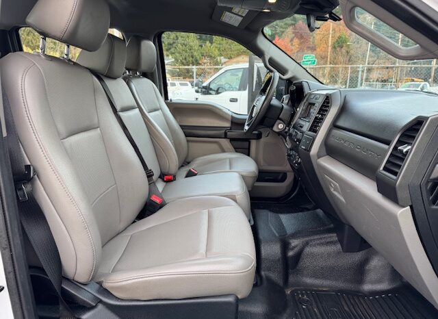 
								2021 Ford F250 Crew Cab 4×4 Pickup full									