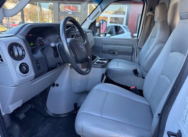 
								2019 Ford E350 Cutaway Van **16ft BOX with LIFTGATE** full									