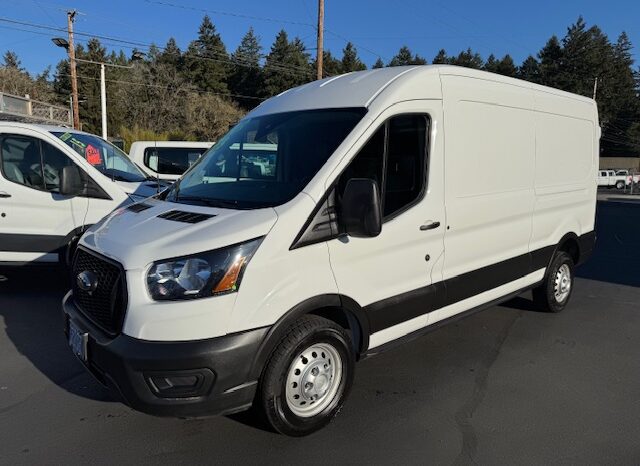 
								2023 Ford Transit 250 MEDIUM ROOF Cargo Van AWD full									