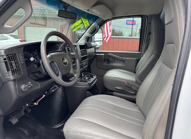 
								2019 Chevrolet Express 3500 Cutaway Van **10ft ENCLOSED SERVICE BODY** full									