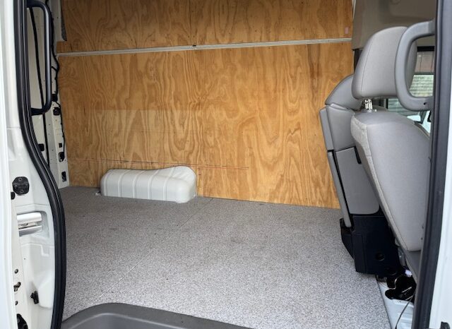 
								2015 Nissan NV2500 HIGH ROOF Cargo Van full									