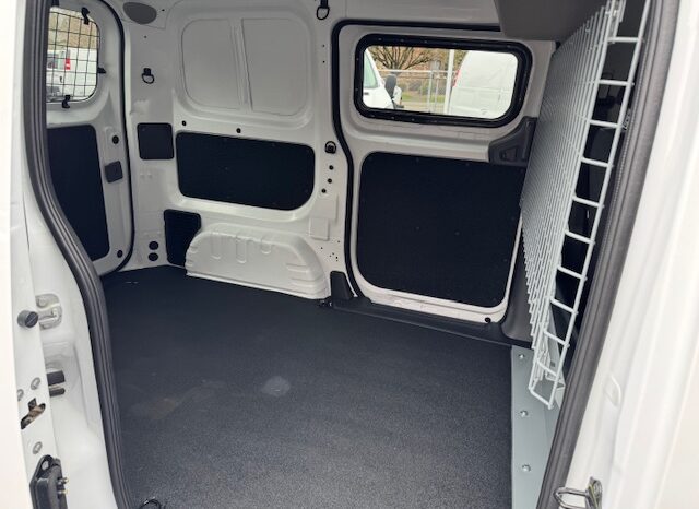 
								2021 Nissan NV200 SV Cargo Van full									