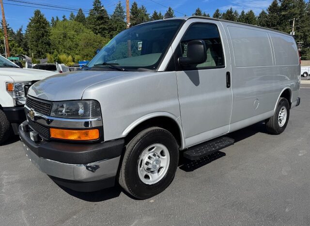 
								2017 Chevrolet Express 2500 Cargo Van full									