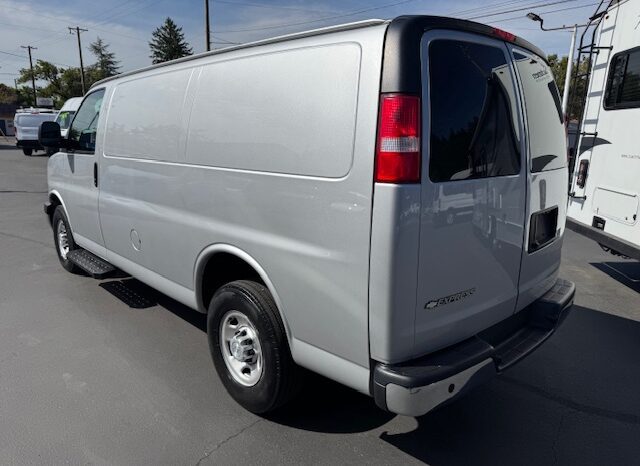 
								2017 Chevrolet Express 2500 Cargo Van full									