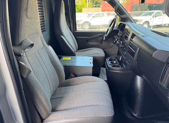 
								2017 Chevrolet Express 2500 Cargo Van full									