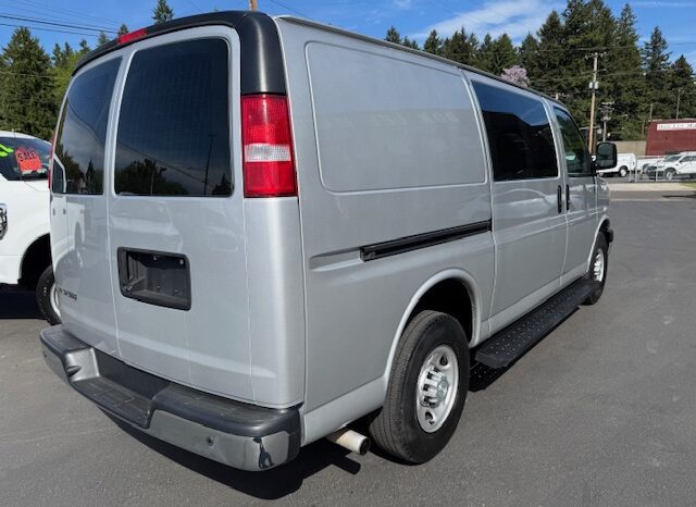 
								2017 Chevrolet Express 2500 Cargo Van full									