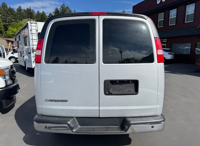 
								2017 Chevrolet Express 2500 Cargo Van full									