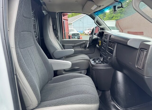 
								2020 Chevrolet Express 2500 Cargo Van full									