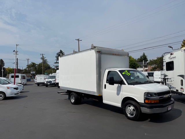 2015 Chevrolet Express 3500 Cutaway Van 13172