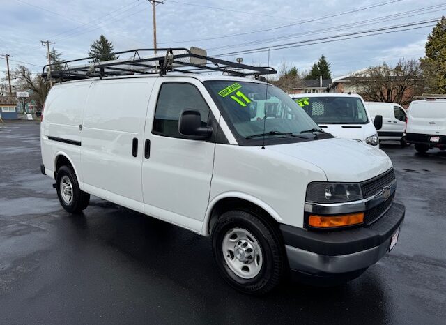 2017 Chevrolet Express 3500 Cargo Van B0100