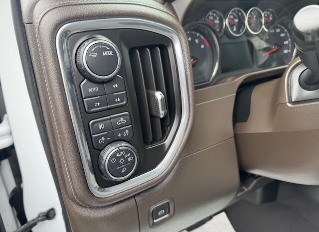 
								2023 Chevrolet Silverado 2500 HD Crew Cab Pickup **Z71 4×4** full									