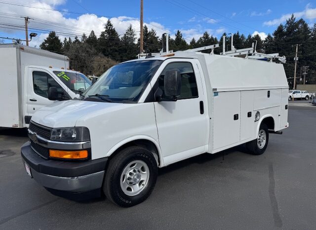 
								2017 Chevrolet Express 3500 Cutaway Van **10ft SERVICE BODY** full									