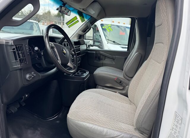 
								2017 Chevrolet Express 3500 Cutaway Van **10ft SERVICE BODY** full									