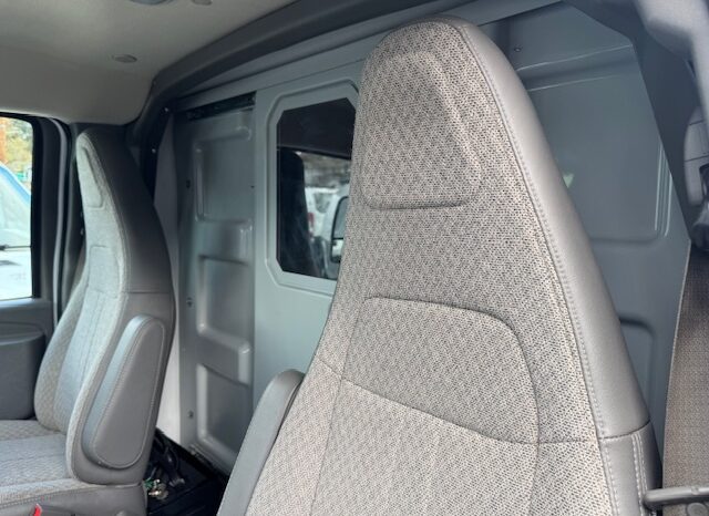
								2017 Chevrolet Express 3500 Cutaway Van **10ft SERVICE BODY** full									
