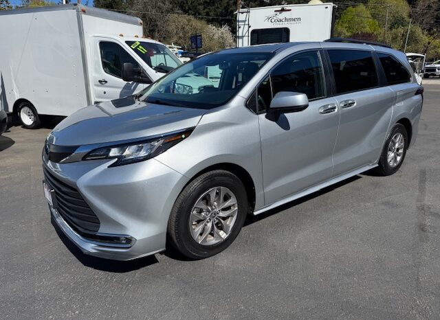 
								2022 Toyota Sienna XLE Plus AWD Minivan full									