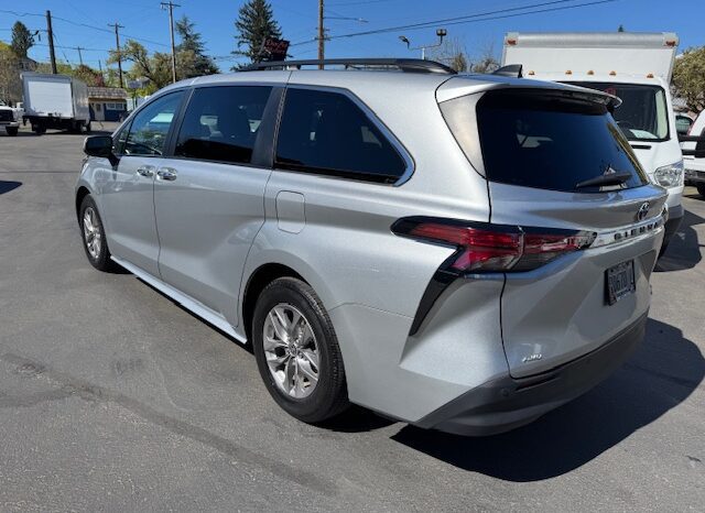 
								2022 Toyota Sienna XLE Plus AWD Minivan full									