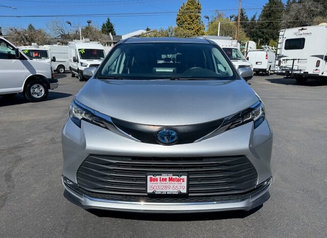 
								2022 Toyota Sienna XLE Plus AWD Minivan full									