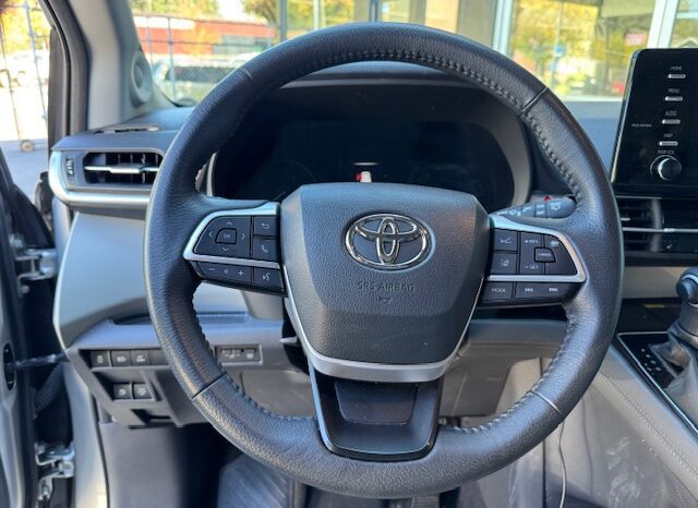 
								2022 Toyota Sienna XLE Plus AWD Minivan full									