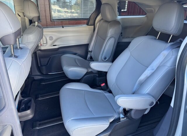 
								2022 Toyota Sienna XLE Plus AWD Minivan full									
