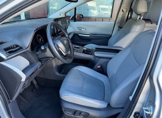 
								2022 Toyota Sienna XLE Plus AWD Minivan full									