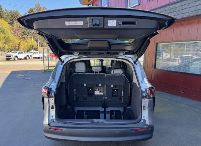 
								2022 Toyota Sienna XLE Plus AWD Minivan full									