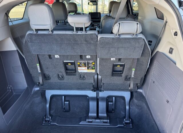 
								2022 Toyota Sienna XLE Plus AWD Minivan full									