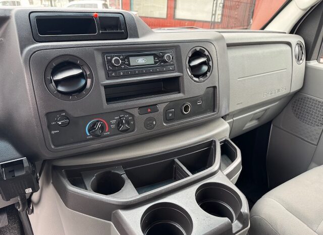 
								2022 Ford E350 Cutaway Van **14ft BOX** full									