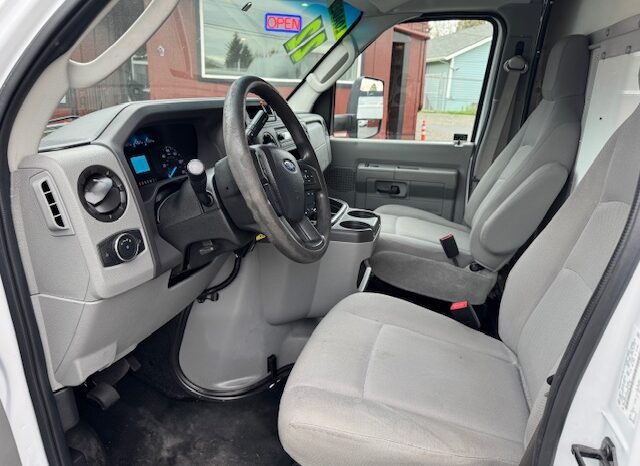 
								2022 Ford E350 Cutaway Van **14ft BOX** full									