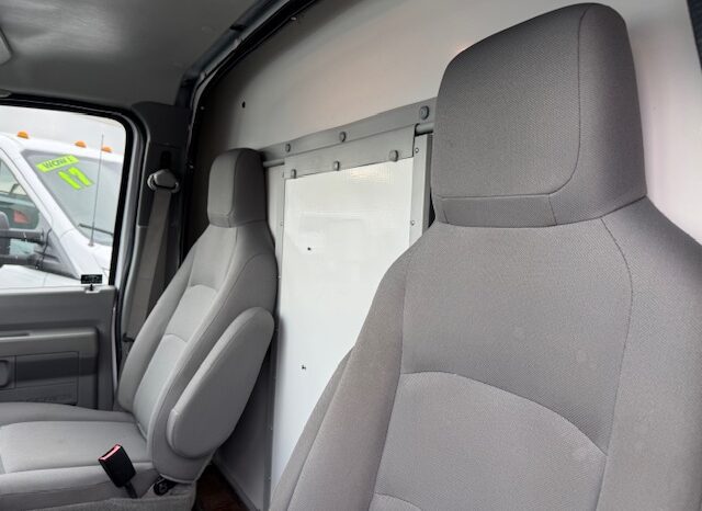 
								2022 Ford E350 Cutaway Van **14ft BOX** full									