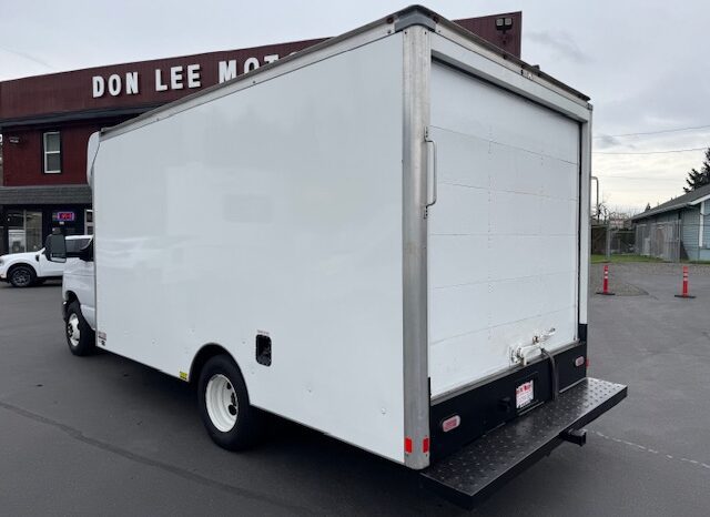 
								2022 Ford E350 Cutaway Van **14ft BOX** full									
