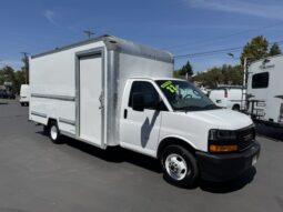 2022 GMC Savana 3500 Cutaway Van B0107