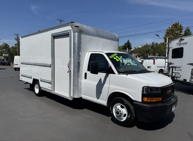 2022 GMC Savana 3500 Cutaway Van B0107