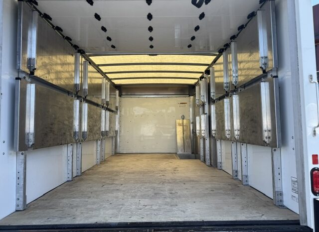 
								2022 GMC Savana 3500 Cutaway Van **16ft BOX** full									