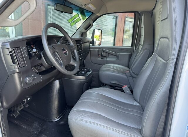
								2022 GMC Savana 3500 Cutaway Van **16ft BOX** full									