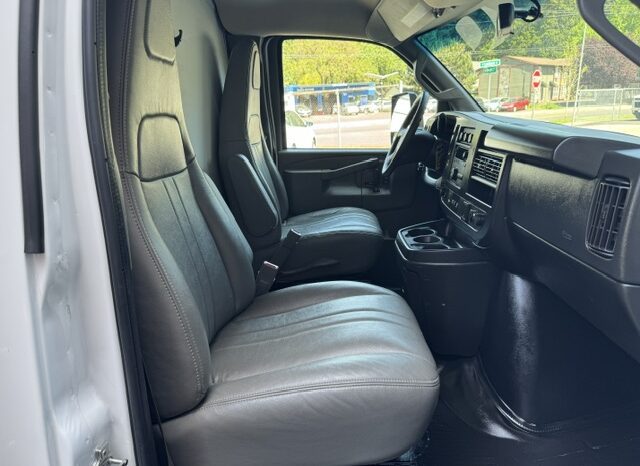 
								2022 GMC Savana 3500 Cutaway Van **16ft BOX** full									