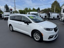 2024 Chrysler Pacifica Touring L Minivan