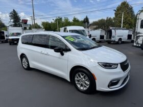 2024 Chrysler Pacifica Touring L Minivan