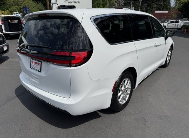 
								2024 Chrysler Pacifica Touring L Minivan full									